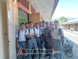 Ciptakan Lingkungan Sekolah Aman, Babinsa Ende Timur Beri Arahan di SMKN 2