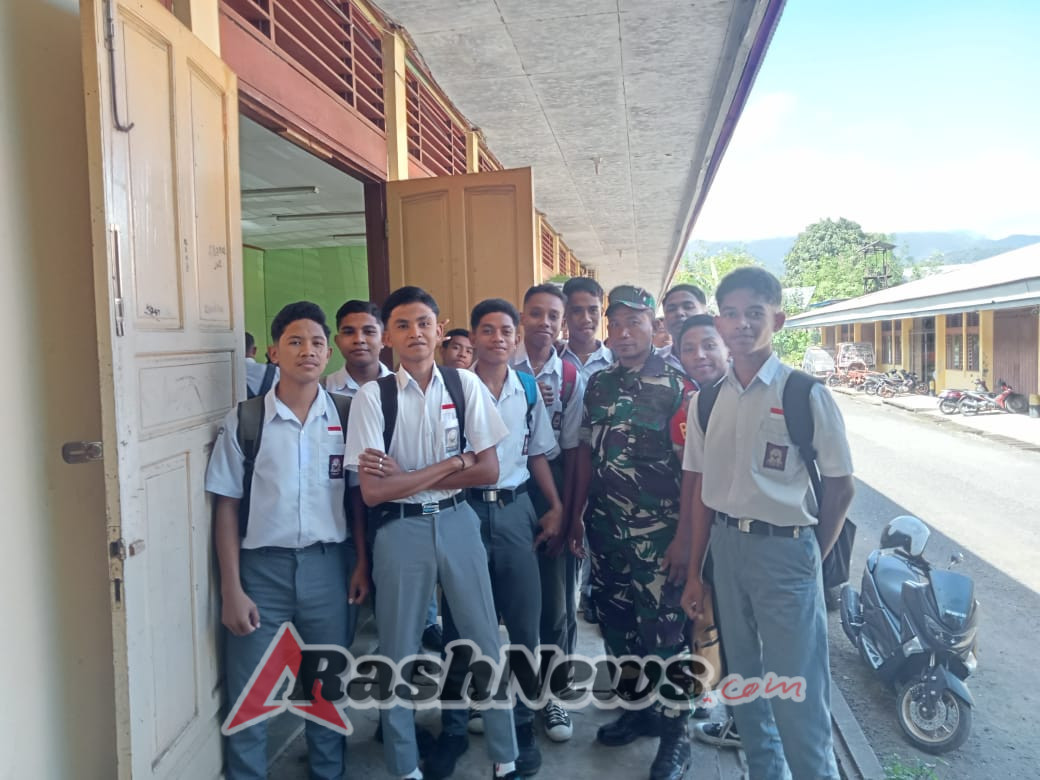 Ciptakan Lingkungan Sekolah Aman, Babinsa Ende Timur Beri Arahan di SMKN 2