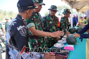 ‎TMMD Sumbawa Ditutup, Warga Kalabeso Nikmati Bazar Murah dari TNI dan Bulog