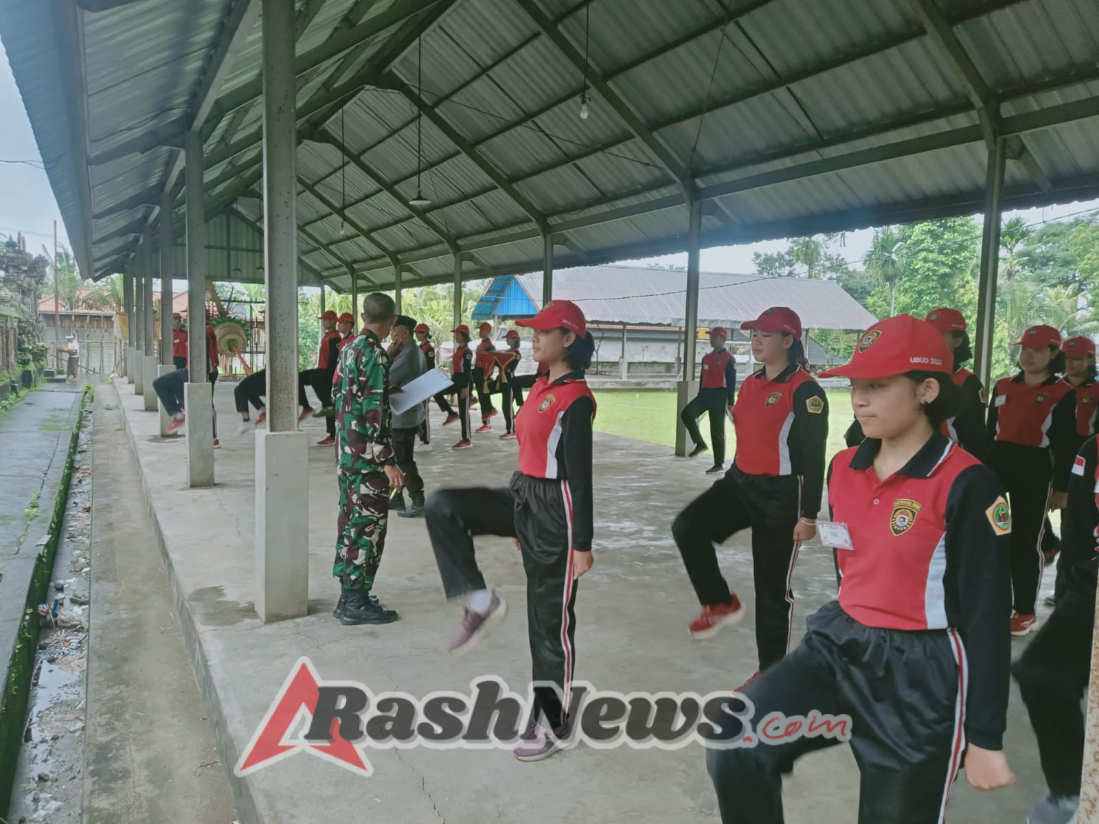 Babinsa dan Bhabinkamtibmas Berikan Pembinaan Paskibra Ubud Wujudkan Semangat Nasionalisme