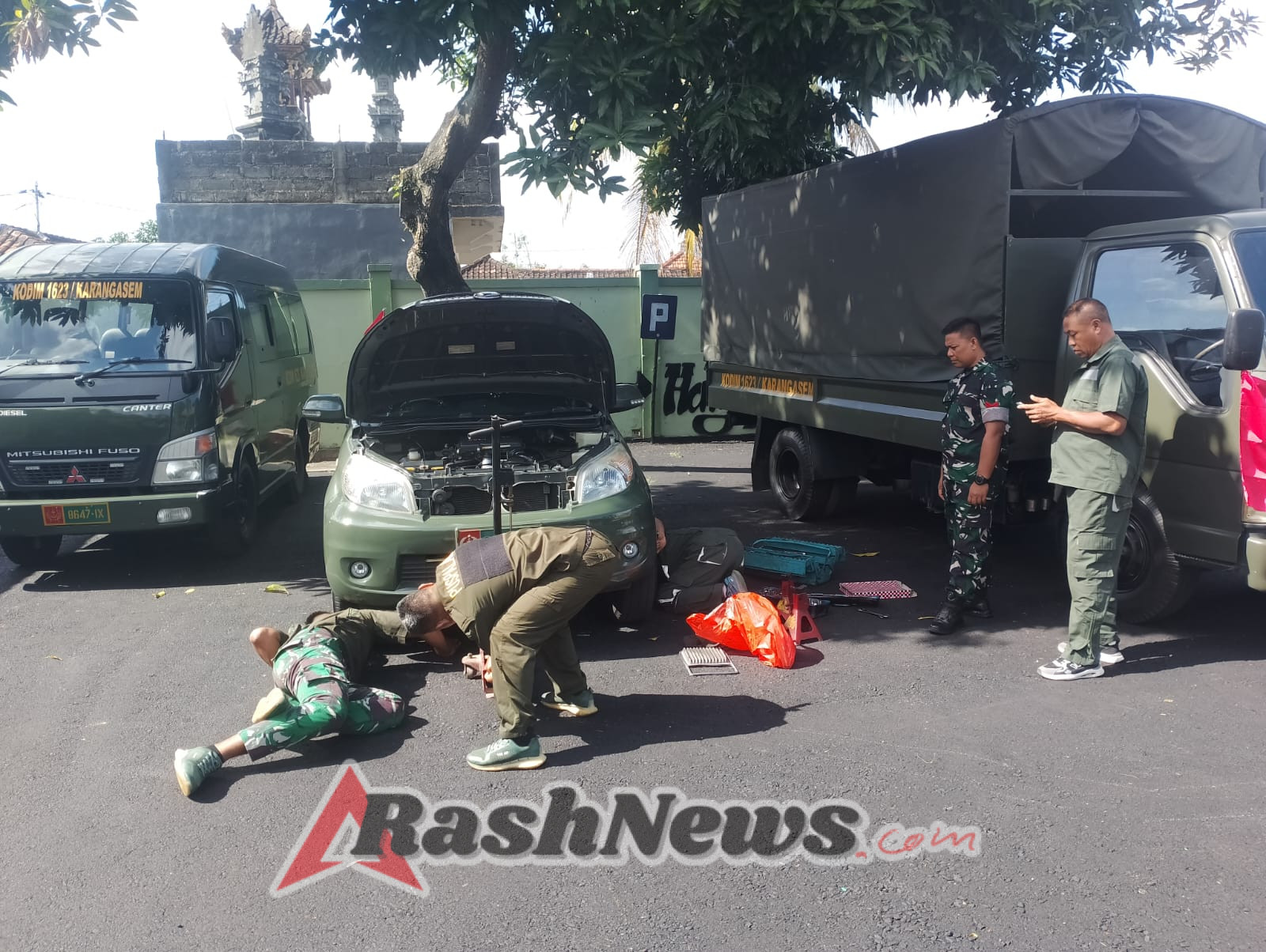 Pastikan kendaraan siap digunakan, Kodim 1623/Karangasem laksanakan perawatan dengan tim Harpal Denpal IX/3 Singaraja