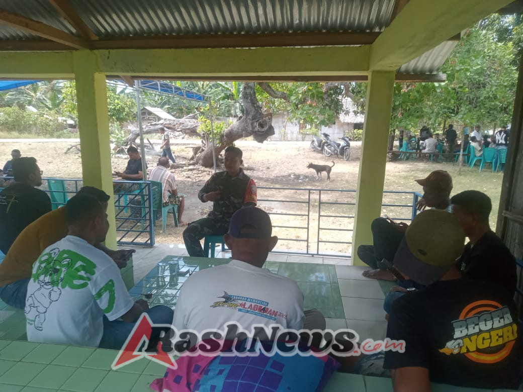 Babinsa Kodim 1602/Ende Perkuat Kemanunggalan TNI-Rakyat Melalui Pamwil di Desa Uludala