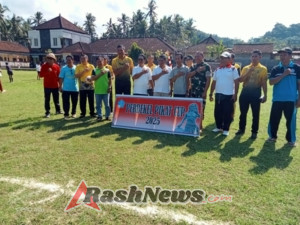 Pastikan Berjalan Aman, Babinsa Pikat Turun Langsung Kawal Perbekel  Pikat Cup