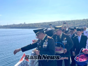 Tabur Bunga di Laut HUT RI, TNI-Polri Bersatu