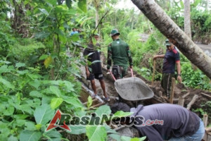 Kebersamaan TNI dan Warga Desa Batuan Wujudkan Jalan Usaha Tani Impian