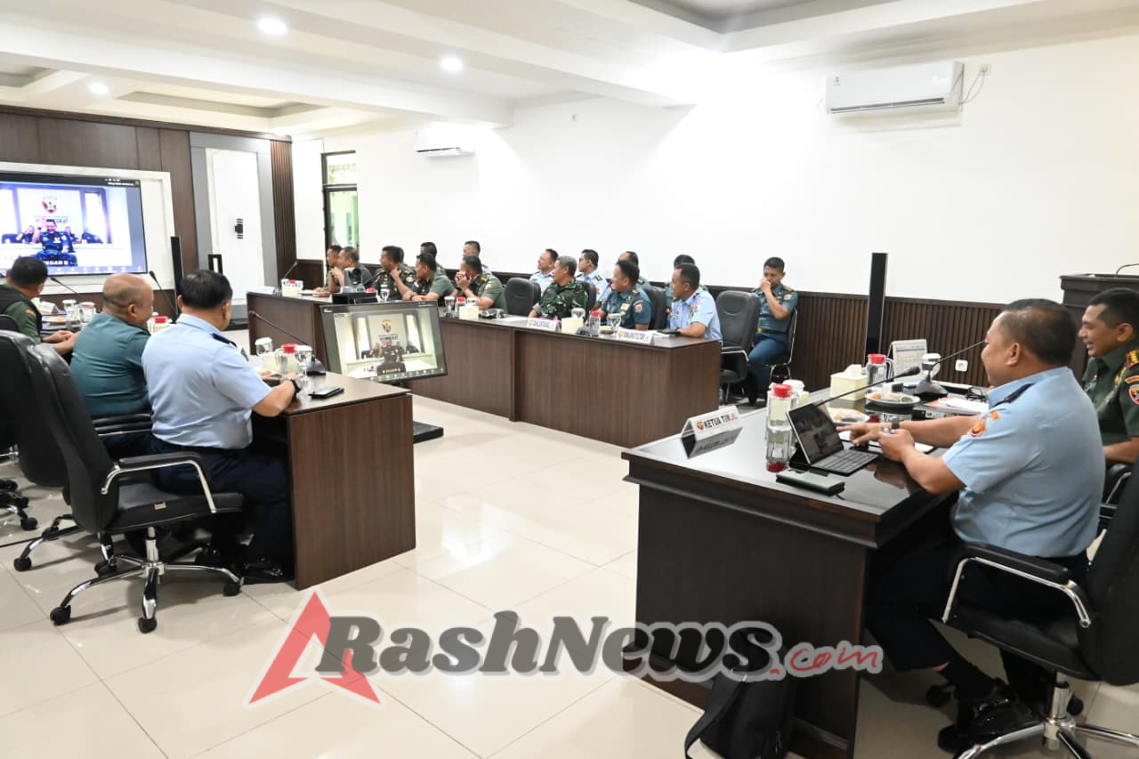 Danrem 161/WS Dampingi Irlogitjen TNI, Taklimat akhir Audit ketaatan dan audit kinerja Itjen TNI Periode III TA 2025.