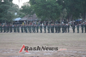 Penuh Khidmat Satgas Yonif 741/GN Ikuti Rangkaian Upacara Penurunan Bendera HUT RI Ke-80