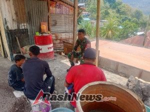 Babinsa Pratu Suwardin Ajak Warga Desa Ndito Jaga Kesehatan di Tengah Perubahan Cuaca