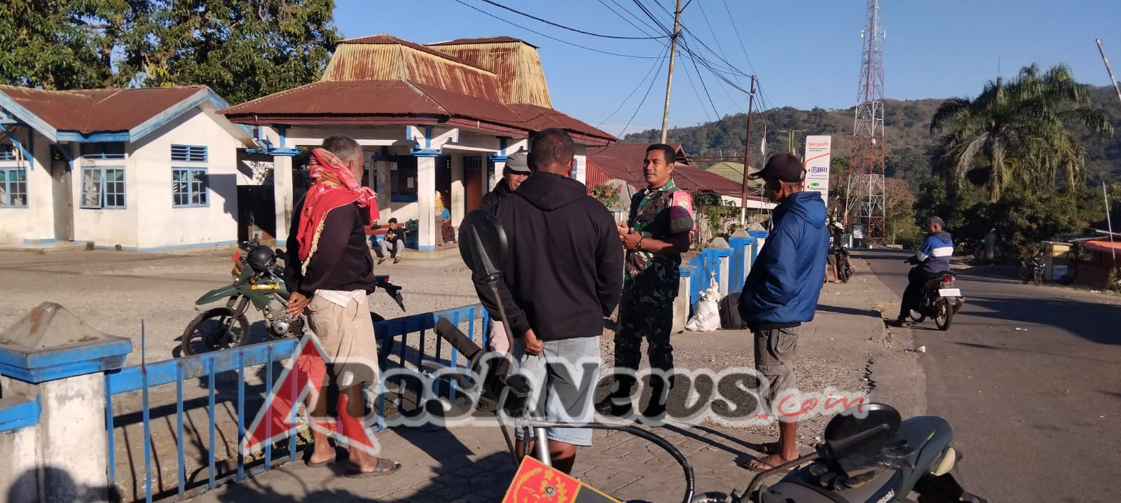 Sinergi TNI dan Rakyat, Babinsa Ende Gelar Komsos dan Pengamanan Wilayah