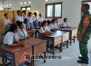 Babinsa Koramil Sulamu Motivasi Pelajar Cinta Tanah Air Bangsa