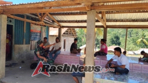 Pamwil dan Komsos Babinsa Maurole Dorong Kemanan dan Kemanunggalan TNI-Rakyat di Watunggere