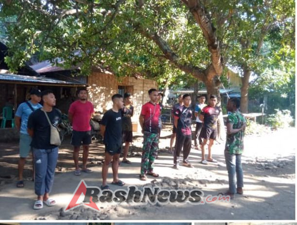 Satgas TMMD Bersama Warga Kerjakan Renovasi Rumah Ibu Martina dan Randi Laukuang