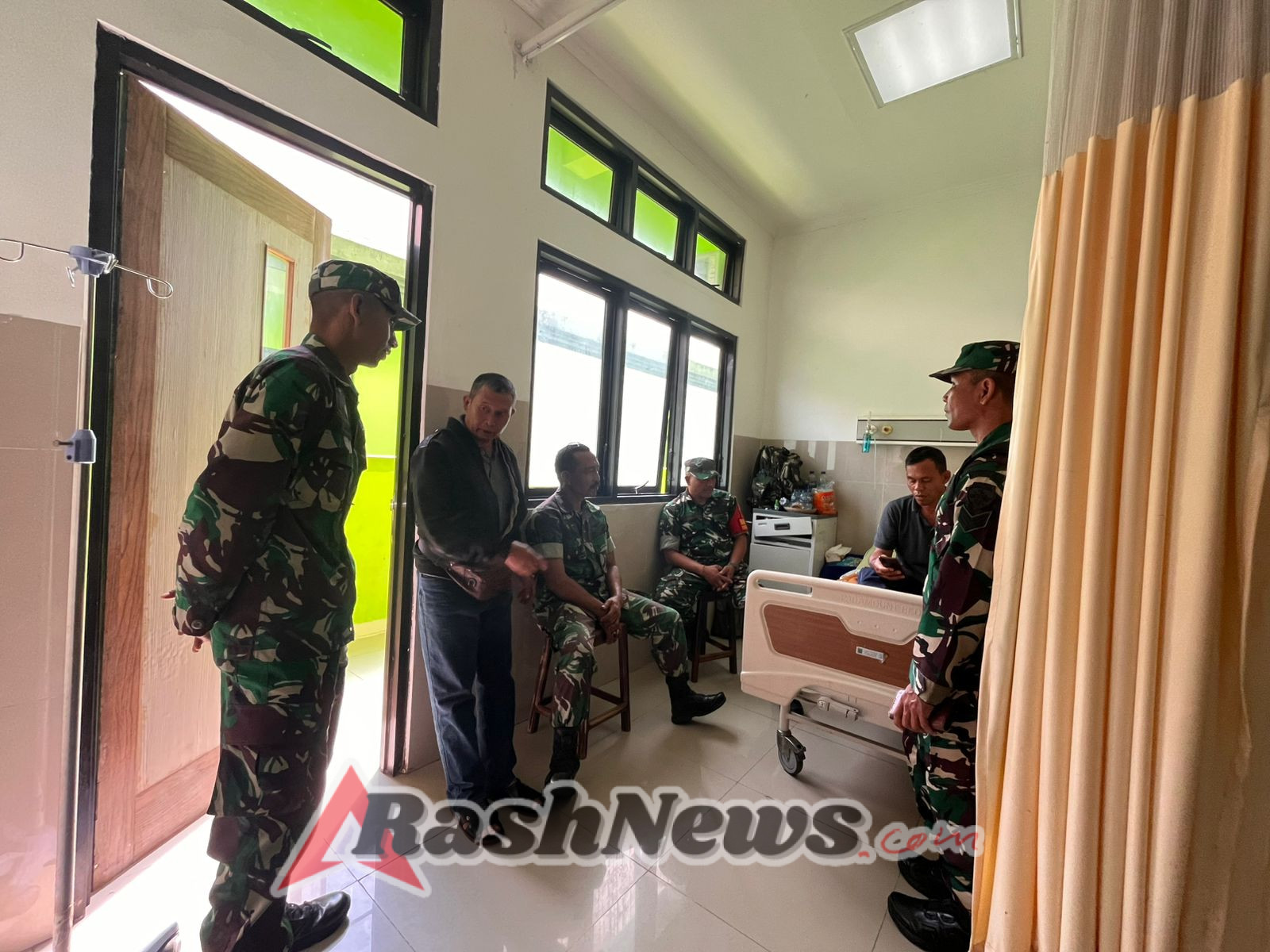 Koramil 1626-01/Bangli Peduli, Anggota Satuan Jenguk Rekan yang Dirawat di RSUD Klungkung