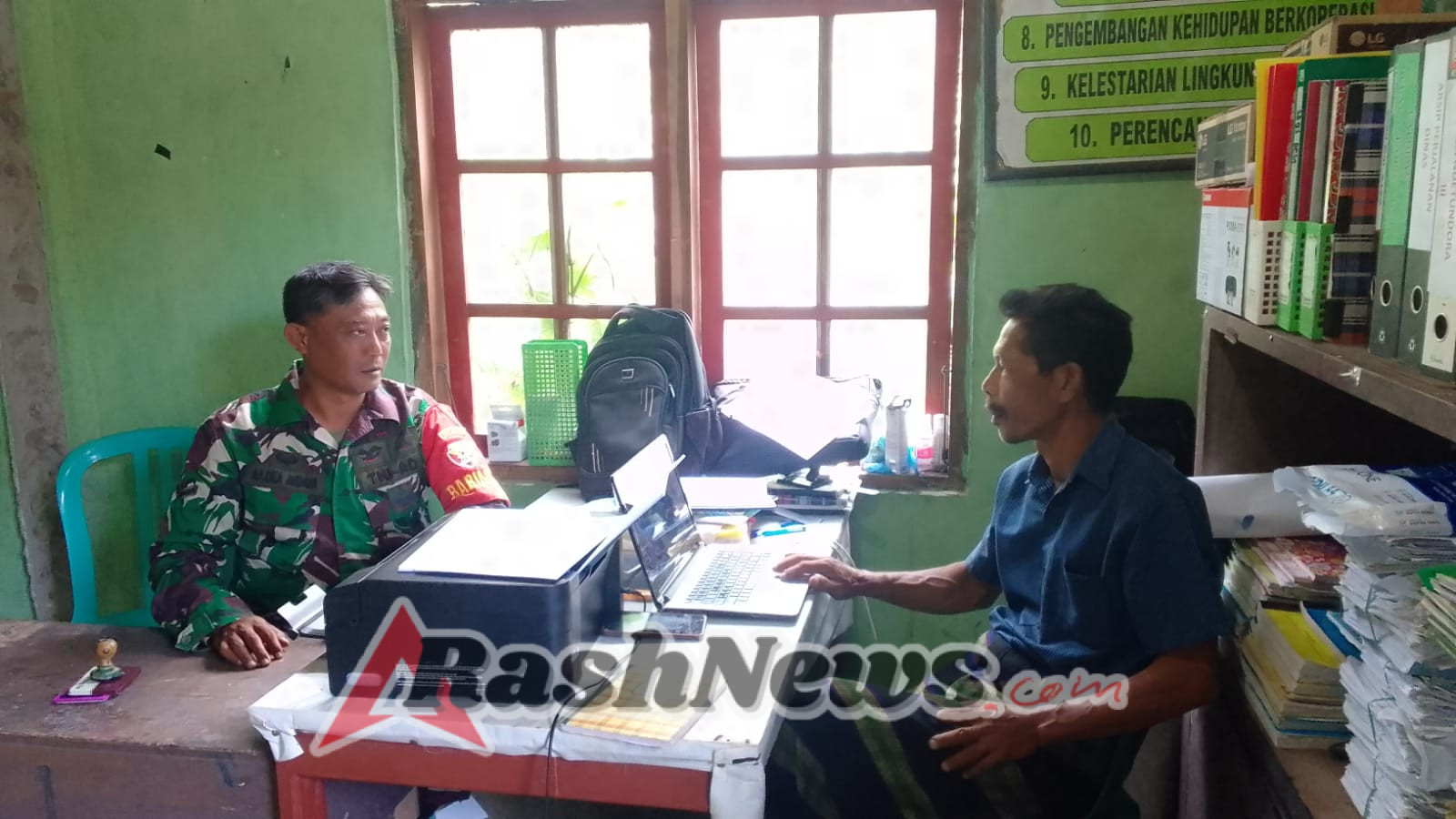 Babinsa Kodim 1602/Ende Bersinergi dengan Pendamping Desa dalam Pelaksanaan Pamwil di Ndtundora 2