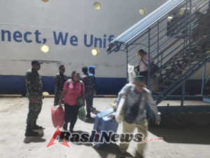Babinsa Lewoleba Pastikan Keamanan dan Kelancaran Aktivitas di Pelabuhan PELNI