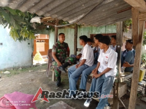 Wujudkan Kemanunggalan TNI-Rakyat, Babinsa Lakukan Monitoring Wilayah dan Bina Siswa SMA