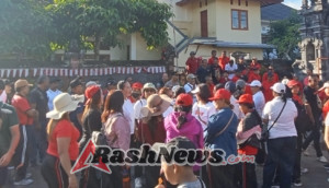 Kebersamaan TNI dan Forkopimcam Selemadeg Warnai Jalan Santai HUT RI ke-80