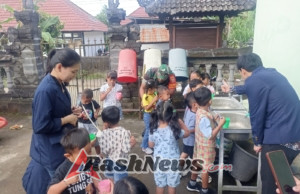 Babinsa Desa Bangbang Aktif Dampingi Kegiatan Kesehatan Mahasiswa KKN Unud di Paud Darma Bakti