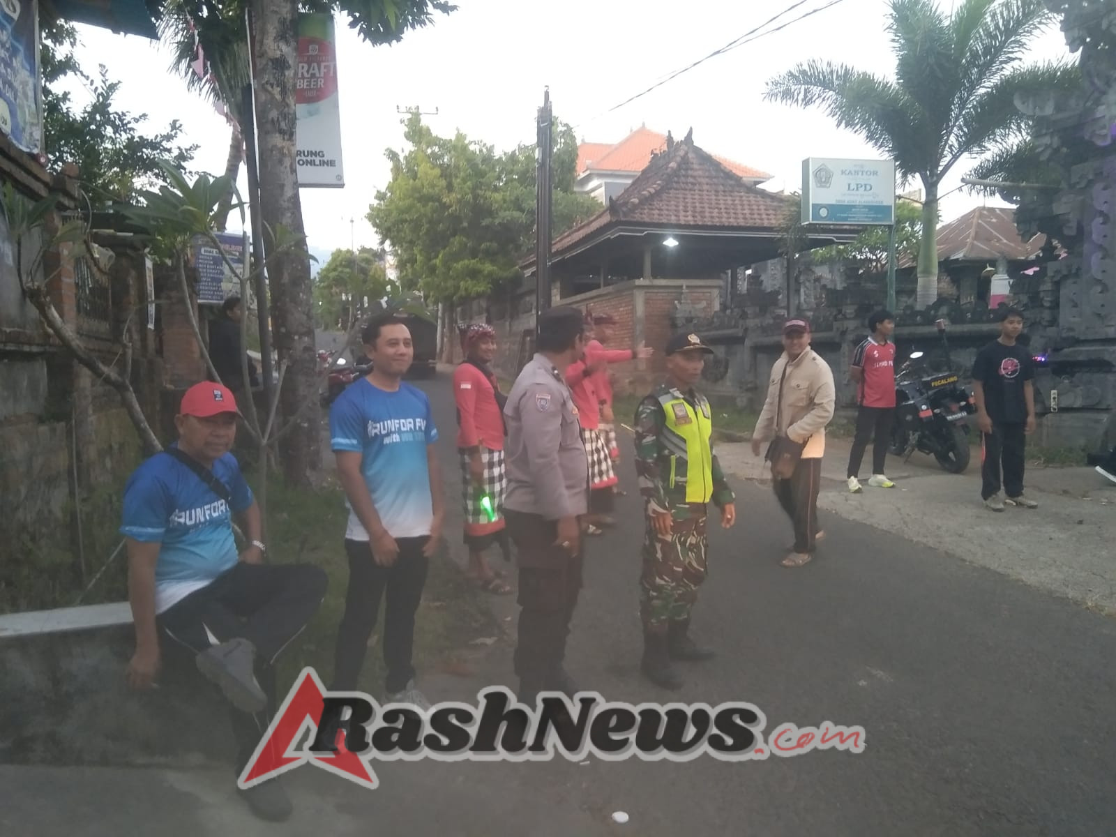 Babinsa Alasangker Amankan Gelaran Fun Run Tanah Aon Run 2025