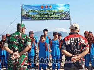 Karya Bakti TNI Bersama Warga Hu’u, Bersihkan Pantai Jala