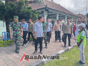 Wapres Sholat Jumat Bersama Jamaah di Masjid Agung Sudirman Denpasar