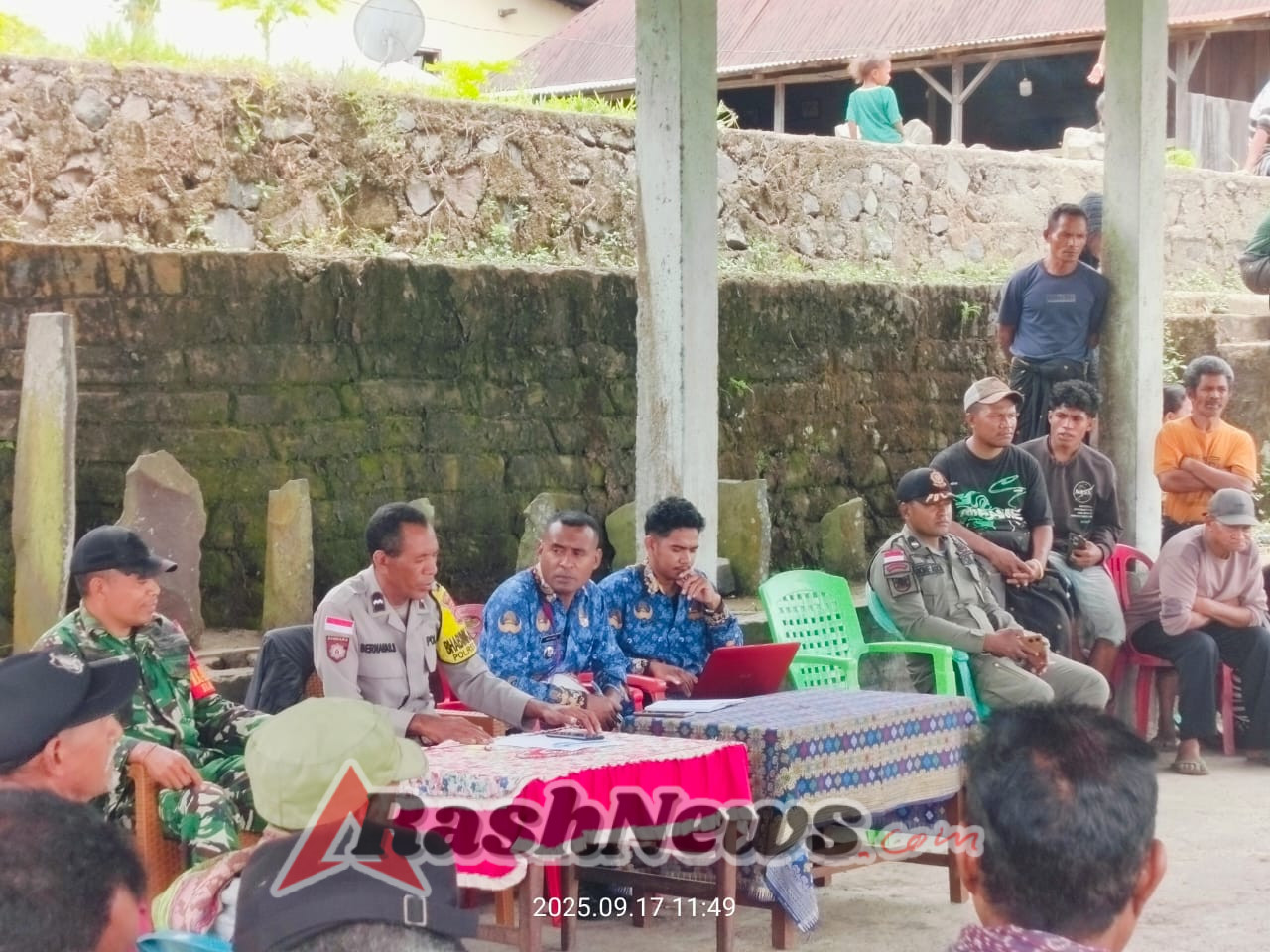 Babinsa Bersama Aparat Desa Tetapkan RKPDES dan APBDES Keligejo TA 2025