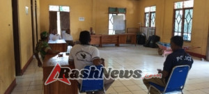 Babinsa Koramil 1624-04/Omesuri Gelar Komsos Bersama Aparat Desa Peusawah