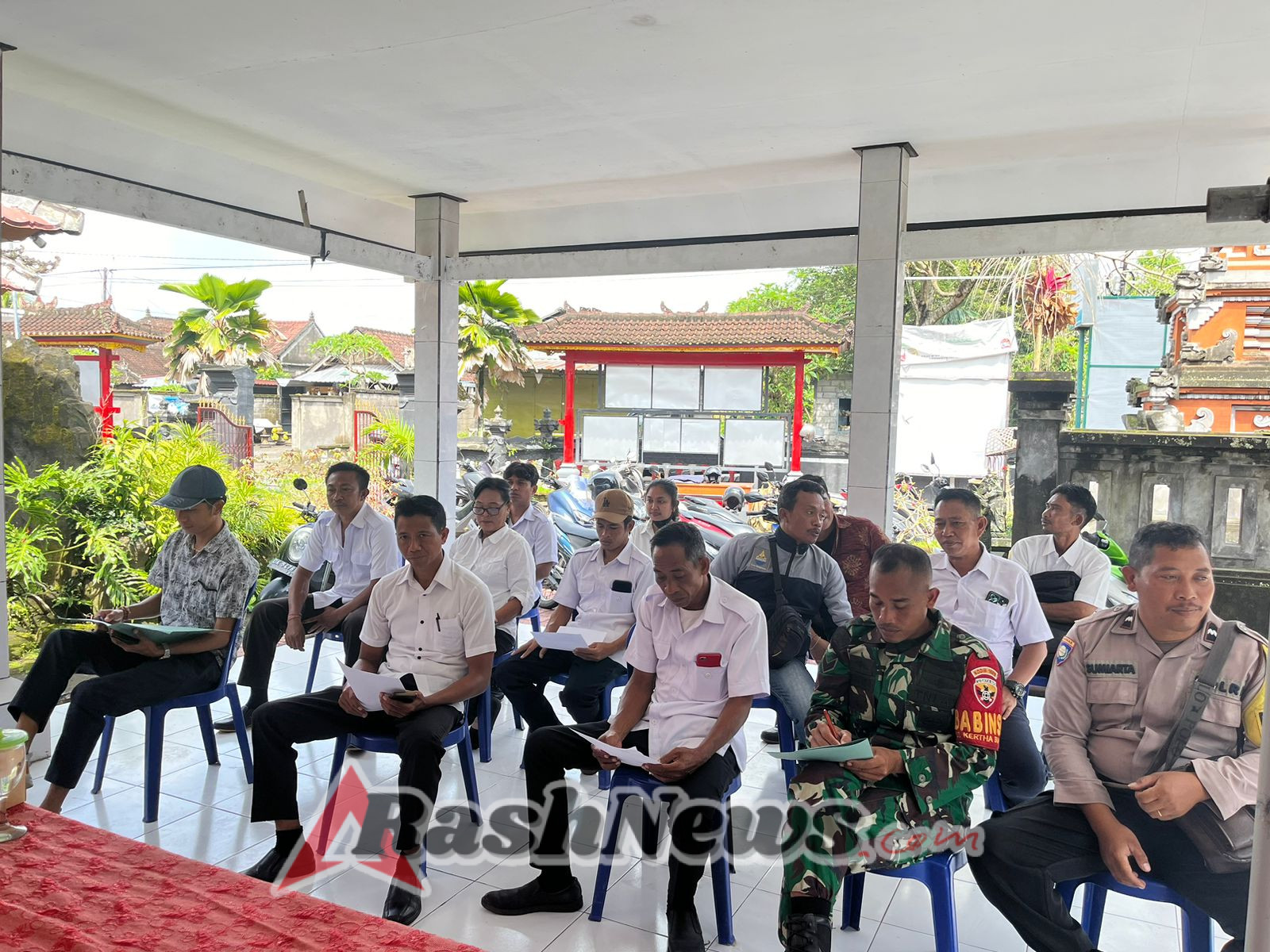 Kawal rencana pembangunan Desa, Babinsa 1623-04/Sidemen hadiri rapat musyawarah BPD.