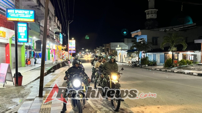 Anggota Kodim 1613/Sumba Barat Gelar Patroli Bersama Linmas dan Aparat Kelurahan Komerda