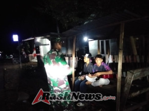 Babinsa Serka Rifai Hadir di Tengah Warga Lewat Patroli Malam