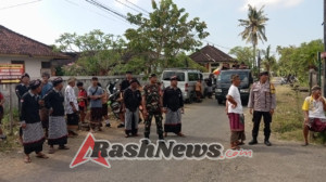 Hadir di Tengah Warga, Babinsa Pastikan Keamanan dan Kelancaran Tradisi Adat Bali