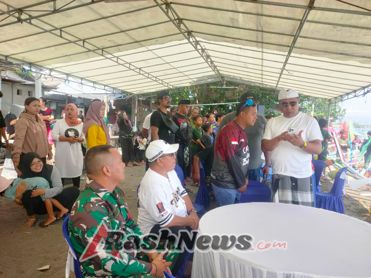 Babinsa Serka Sukarjo: TNI Selalu Hadir Bersama Masyarakat Pesisir