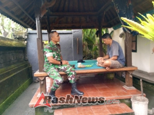 Sinergi Babinsa dan Warga Wujudkan Situasi Kondusif di Desa Kelusa