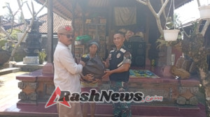 Bakti Sosial HUT Ke-80, TNI Hadir Berikan Sembako untuk Warga Kecamatan Tembuku