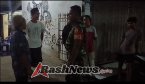 ‎Babinsa Kembang Kerang Gelar Patroli Kongkow, Ingatkan Warga Jaga Kesehatan dan Pergaulan Remaja