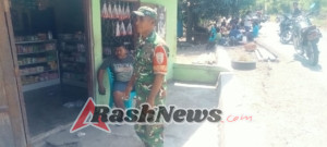 Babinsa Koramil Maurole Laksanakan Komsos dan Pamwil di Desa Tou Barat