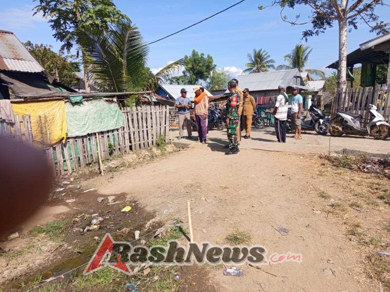 Kebersamaan TNI dan Masyarakat Palikarawe Bangun Infrastruktur Desa
