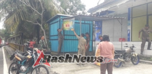 Sinergi tegakkan perda, Personel Kodim 1623/Karangasem bersama Satpol PP dan instansi terkait laksanakan penertiban reklame.