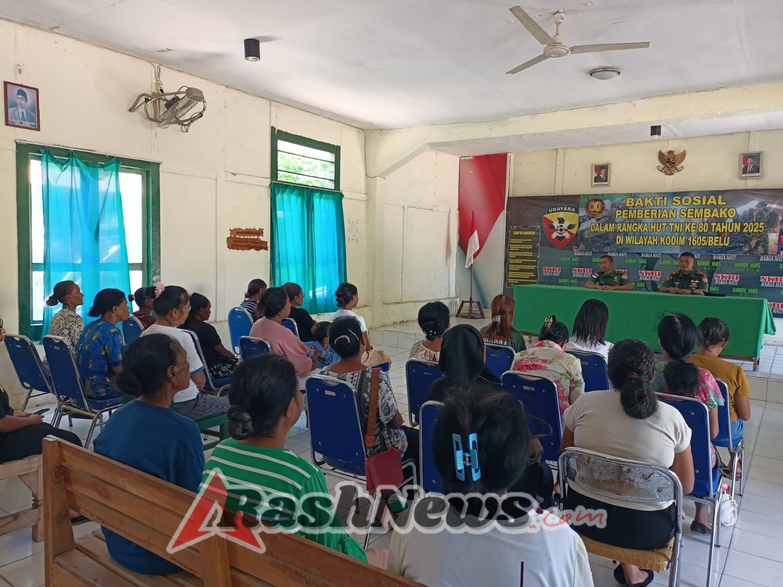 Kodim Belu Berikan Bantuan Paket Sembako Kepada Warakawuri Sambut HUT TNI Ke-80