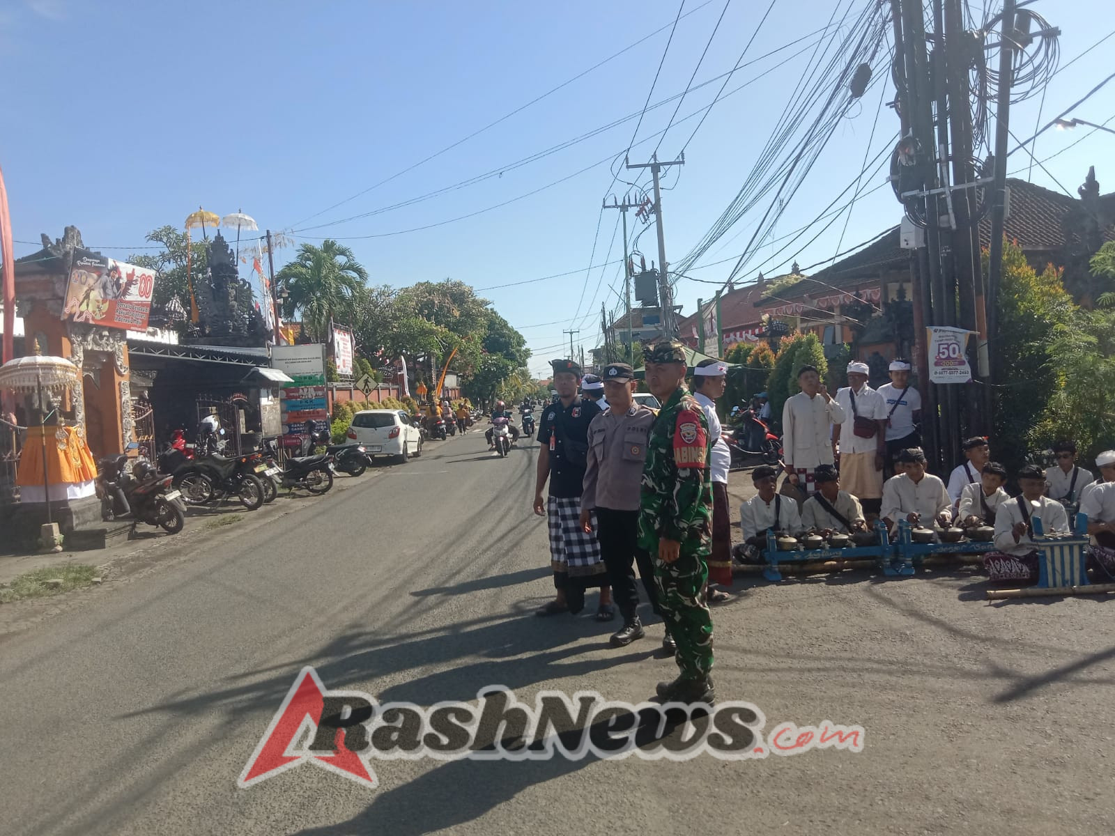 Pengamanan Khidmat, Sertu Komang Arjawa Hadir dalam Mungkah Sawa dan Meseh Lawang