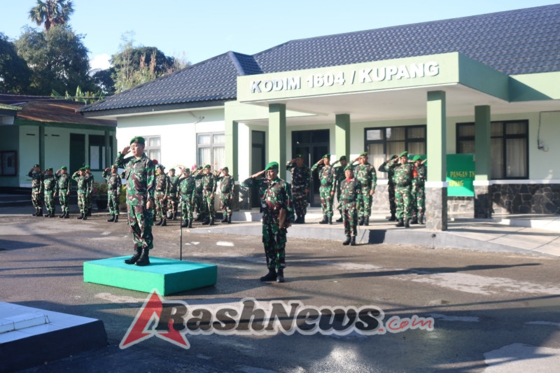 Pengibaran Sang Merah Putih Warnai Upacara Mingguan Kodim