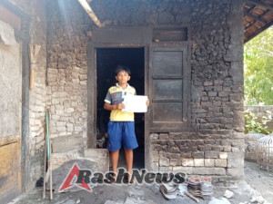 Tunaikan Amanah, Babinsa Klumpu Serahkan Dana Bantuan Pendidikan Dari Yayasan Satu Hati Bali Ke Dua Anak Di Wilayah Binaan