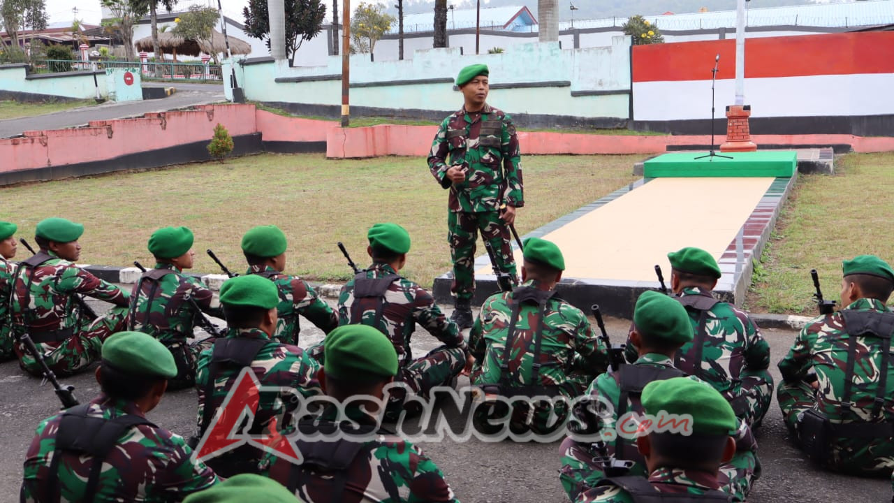 Dandim Ngada Sampaikan Arahan Strategis Kepada Anggota Dalam Jam Pimpinan di Makodim