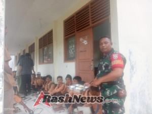 Makan Siang Bergizi di Hu’u Berjalan Lancar dengan Pendampingan Babinsa Kodim 1614/Dompu