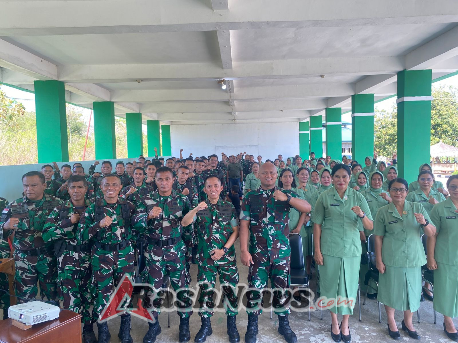 Tingkatkan Displin dan Taat Hukum Anggota Kodim 1629/SBD Terima Penyuluhan Hukum dari Kumdam Xl/Udayana