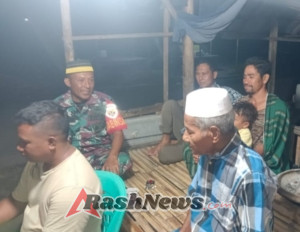 Kebersamaan TNI dan Masyarakat Terwujud dalam Ronda Malam di Desa Binaan