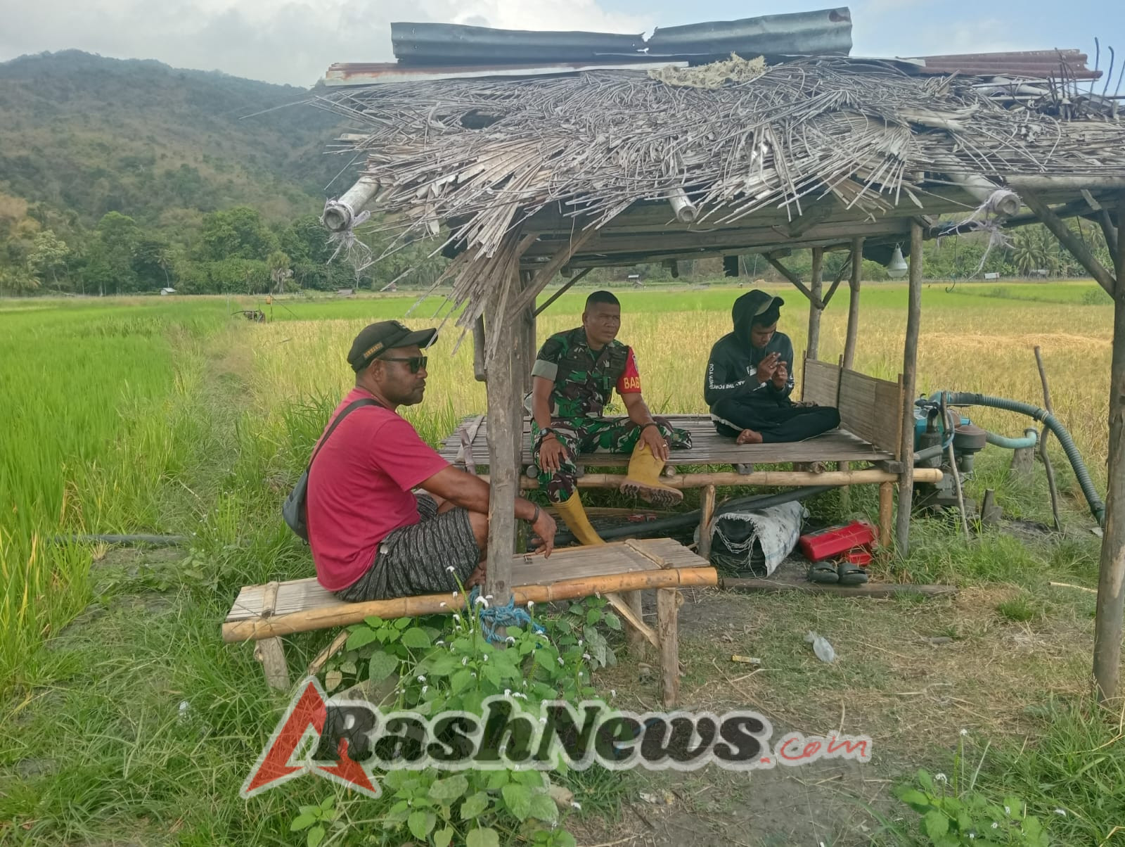 Babinsa Sertu Donatus Kiri Ajak Warga Desa Aewora Jaga Keamanan dan Ketertiban Lingkungan