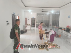 Upacara Pecaruan Bangunan SPPG Di Sampalan Kelod Dikawal Babinsa