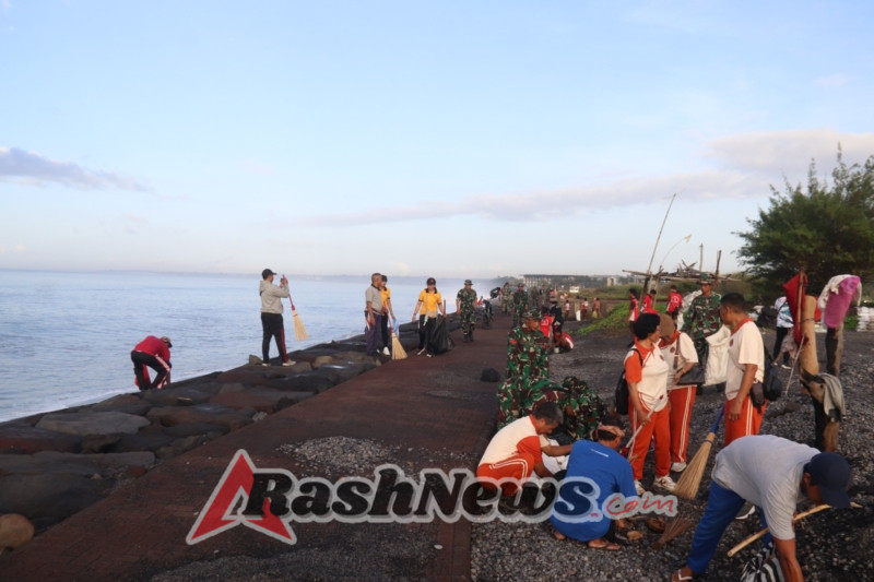 Aksi Bersih Pantai Bakti Teritorial Prima, Kasdim Klungkung Ajak Lakukan Yang Terbaik Untuk Menjaga Kelestarian Ibu Pertiwi