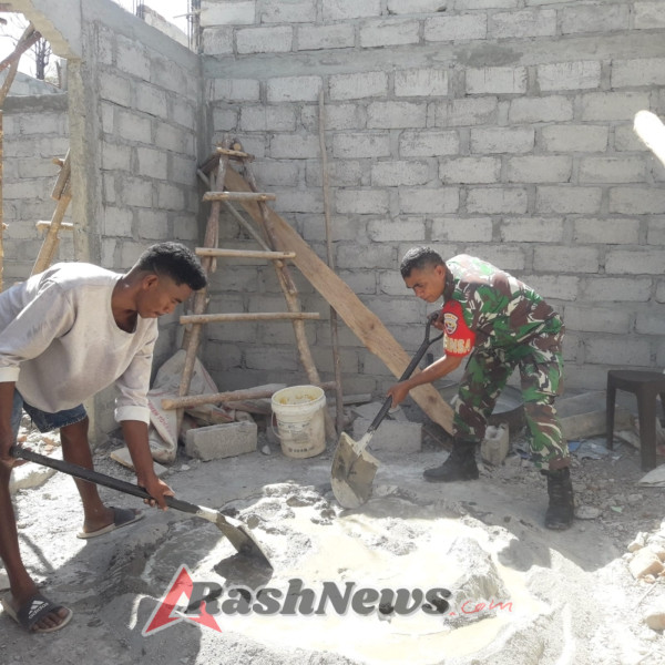 Babinsa Koramil 1618-06/Bian Bantu Warga Binaan Bangun Rumah Di Desa Oenenu